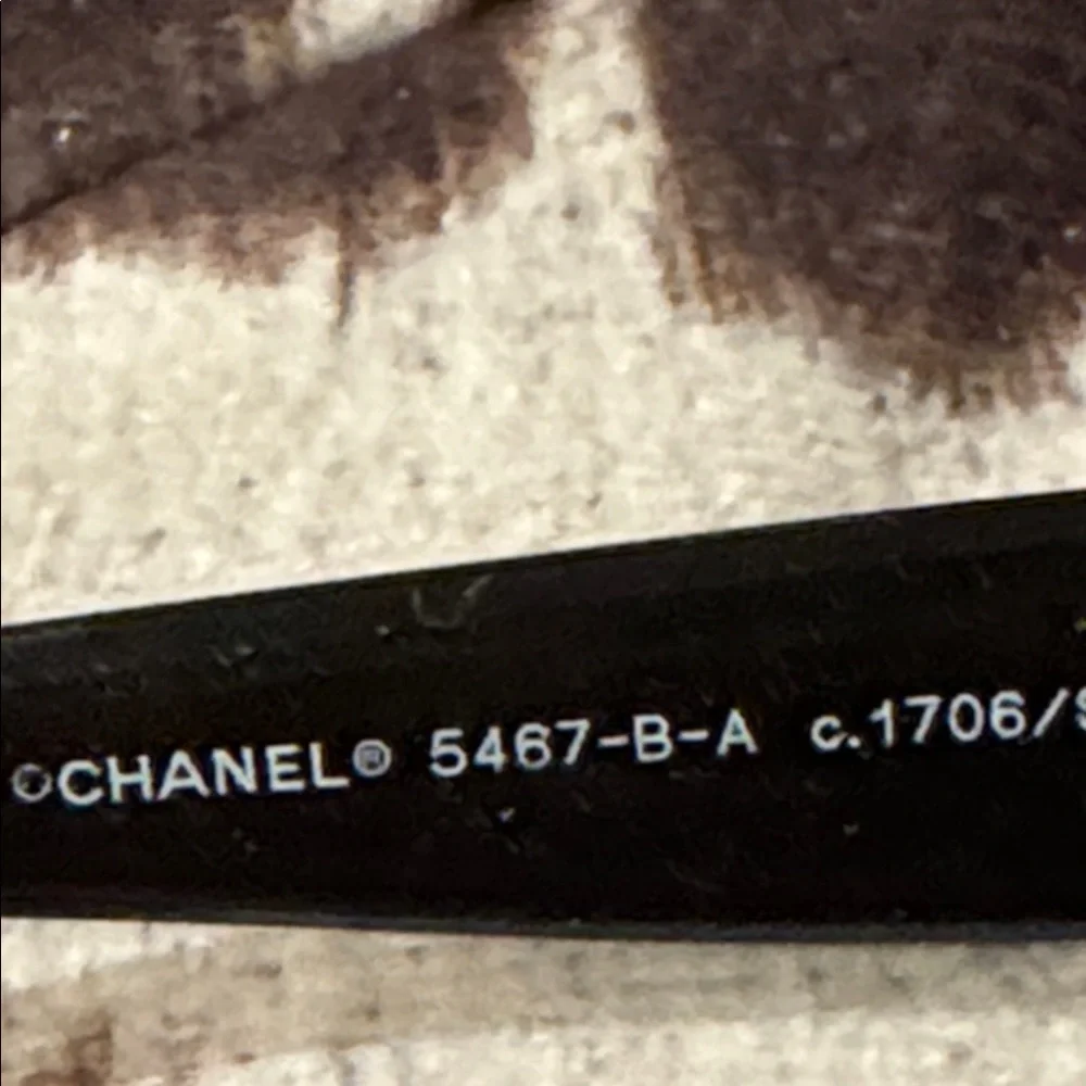 Chanel Pilot Polarized aviator sunglasses in quilted leather case - Picture 9 of 14